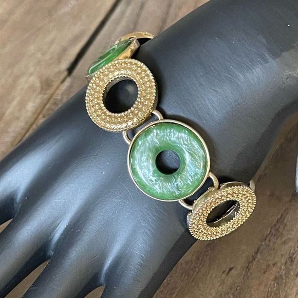 Signed Monet Green Life Saver Gold Tone Circle Bracelet Toggle Clasp 7.5”L - Picture 1 of 9